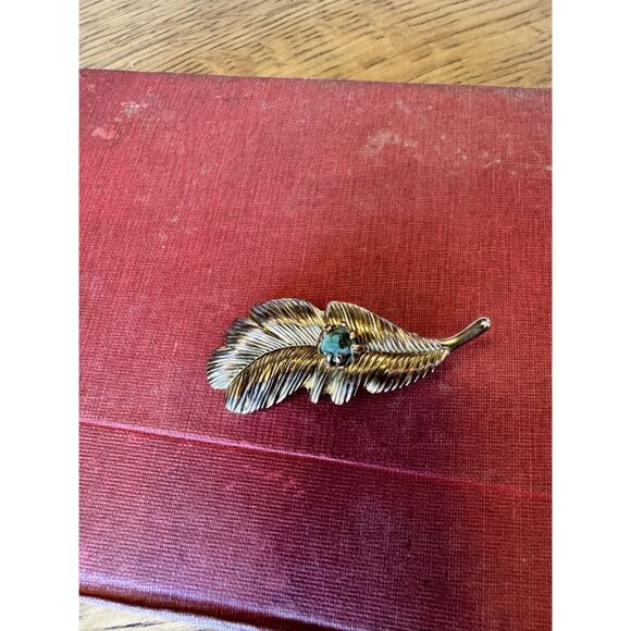 Vintage Feather Brooch with Green Glass Cabochon – Silver Tone - Picture 1 of 4